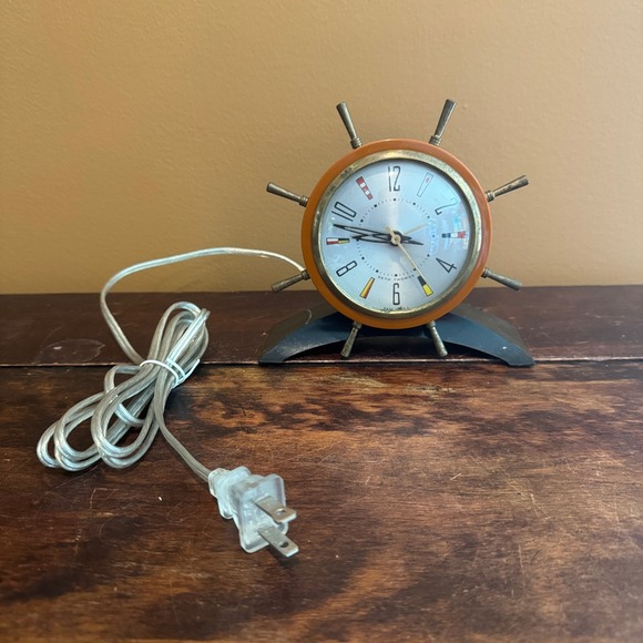 Vintage Seth Thomas Rudder Clock Mid Century Modern Nautical Decor E925-003 - Picture 1 of 10